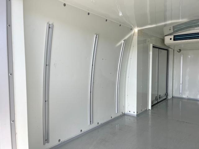 ハイエースバン -22度設定低温冷凍バン 左サイドドア 庫内内扉 リアドア90度ストッパー 衝突軽減ブレーキ 車線逸脱警報 オートハイビーム ナビTV バックモニター ETC キーレス AT車(11枚目)