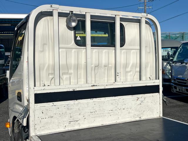 ダイナトラック 1.75トン10尺平ボディー 荷台床木板貼り ロープ穴3対 衝突軽減ブレーキ 車線逸脱警報 クリアランスソナー オートハイビーム ナビTV LEDヘッドライト キーレス メッキパーツ 5MT(12枚目)