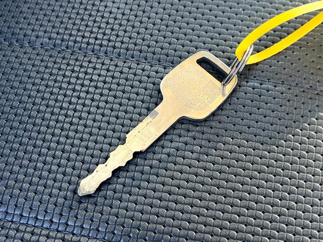 バネットトラック ＤＸロング　３０ＫＧ垂直式パワーゲート　荷台長２．７ｍロング　低床リアダブルタイヤ　ナビＴＶ　ＡＴ車（27枚目）