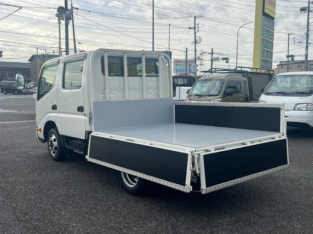 ダイナトラック 1.25トンWキャブ 4WD 荷台シマ鉄板貼り 衝突軽減ブレーキ 車線逸脱警報 ナビTV ETC リアヒーター付き オートハイビーム AT車(8枚目)