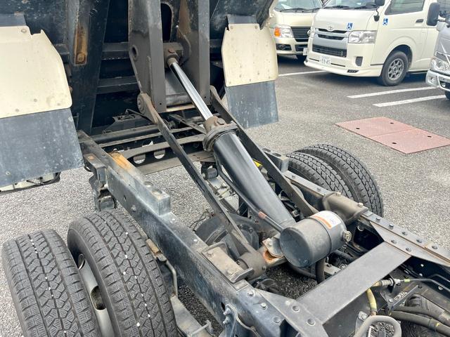デュトロ 1.95トン全低床ダンプ コボレーン リアピン 鳥居アングル補強 衝突軽減ブレーキ 車線逸脱警報 アイドリングストップ ETC車載器 電動格納ミラー LEDヘッドライト AT車(16枚目)