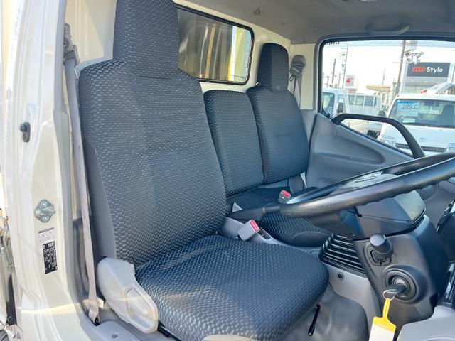 デュトロ 2トン10尺平ボディー 荷台床木板貼り あおり開閉補助装置 衝突軽減ブレーキ 車線逸脱警報 バックモニター 坂道発進補助 クリアランスソナー アイドリングストップ LEDヘッドライト 6MT(16枚目)