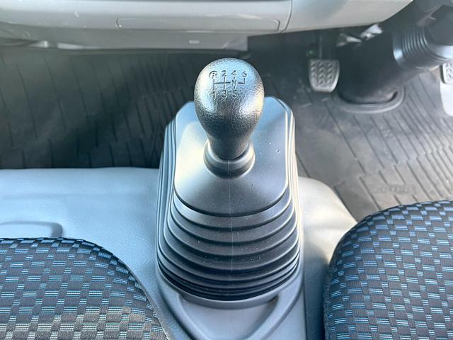 デュトロ 2トン10尺平ボディー 荷台床木板貼り あおり開閉補助装置 衝突軽減ブレーキ 車線逸脱警報 バックモニター 坂道発進補助 クリアランスソナー アイドリングストップ LEDヘッドライト 6MT(19枚目)