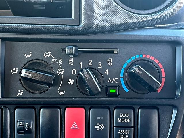 デュトロ 2トン10尺平ボディー 荷台床木板貼り あおり開閉補助装置 衝突軽減ブレーキ 車線逸脱警報 バックモニター 坂道発進補助 クリアランスソナー アイドリングストップ LEDヘッドライト 6MT(22枚目)