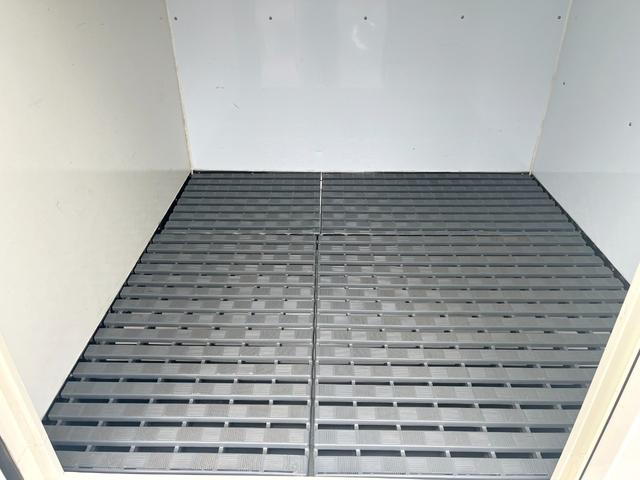 NV350キャラバンバン -20度設定冷蔵冷凍車 庫内2室式 左サイドドア 衝突軽減ブレーキ 車線逸脱警報 バックモニター ETC車載器 クリアランスソナー ドラレコ付き キーレス AT車(9枚目)