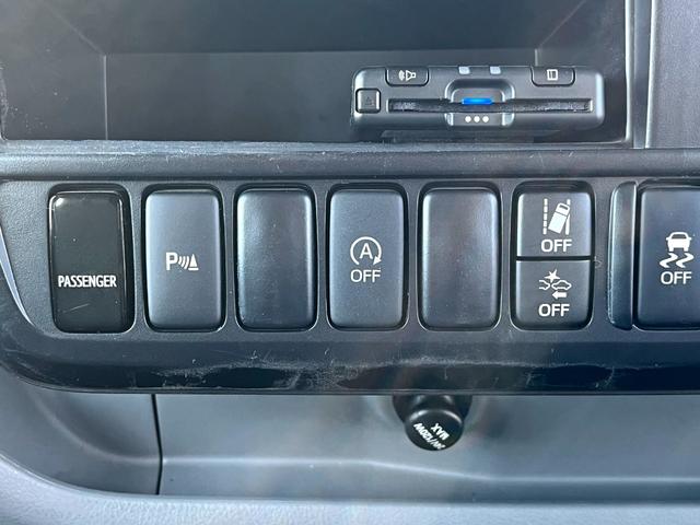 ダイナトラック ２トン全低床Ｗキャブ　荷台床木板貼り　衝突軽減ブレーキ　車線逸脱警報　クリアランスソナー　アイドリングストップ　ナビＴＶ　バックモニター　ＥＴＣ　ドラレコ付き　ＬＥＤヘッドライト　ＡＴ車（23枚目）