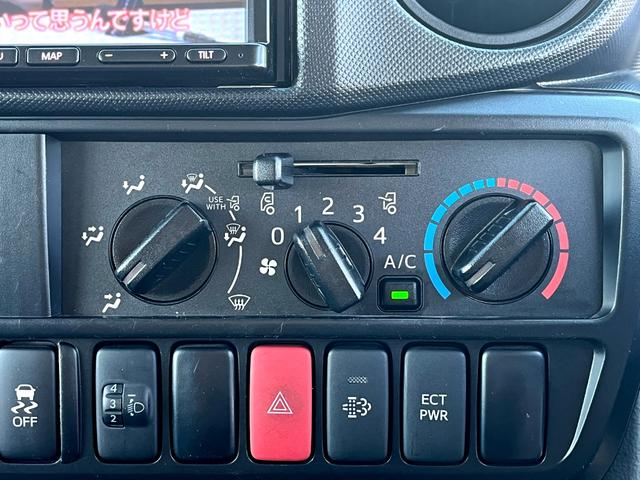 ダイナトラック ２トン全低床Ｗキャブ　荷台床木板貼り　衝突軽減ブレーキ　車線逸脱警報　クリアランスソナー　アイドリングストップ　ナビＴＶ　バックモニター　ＥＴＣ　ドラレコ付き　ＬＥＤヘッドライト　ＡＴ車（24枚目）