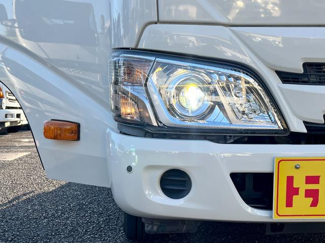 ダイナトラック ２トン全低床Ｗキャブ　荷台床木板貼り　衝突軽減ブレーキ　車線逸脱警報　クリアランスソナー　アイドリングストップ　ナビＴＶ　バックモニター　ＥＴＣ　ドラレコ付き　ＬＥＤヘッドライト　ＡＴ車（31枚目）