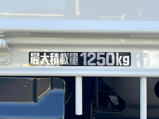 ダイナトラック １．２５トン平ボディーロング　Ｇパッケージ　３．１ｍロングデッキ　荷台床木板貼り　低床リアＷタイヤ　衝突軽減ブレーキ　車線逸脱警報　クリアランスソナー　ＥＴＣ　ＬＥＤヘッドライト　５ＭＴ　登録済未使用車（12枚目）