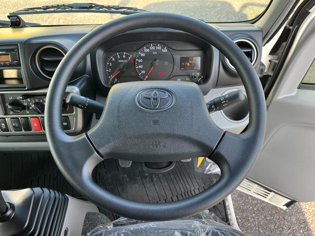 ダイナトラック １．２５トン平ボディーロング　Ｇパッケージ　３．１ｍロングデッキ　荷台床木板貼り　低床リアＷタイヤ　衝突軽減ブレーキ　車線逸脱警報　クリアランスソナー　ＥＴＣ　ＬＥＤヘッドライト　５ＭＴ　登録済未使用車（16枚目）