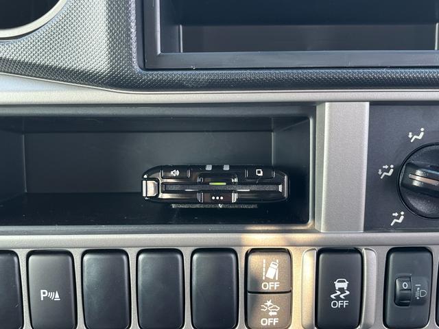 ダイナトラック １．２５トン平ボディーロング　Ｇパッケージ　３．１ｍロングデッキ　荷台床木板貼り　低床リアＷタイヤ　衝突軽減ブレーキ　車線逸脱警報　クリアランスソナー　ＥＴＣ　ＬＥＤヘッドライト　５ＭＴ　登録済未使用車（24枚目）