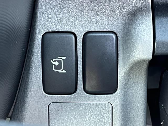 ダイナトラック １．２５トン平ボディーロング　Ｇパッケージ　３．１ｍロングデッキ　荷台床木板貼り　低床リアＷタイヤ　衝突軽減ブレーキ　車線逸脱警報　クリアランスソナー　ＥＴＣ　ＬＥＤヘッドライト　５ＭＴ　登録済未使用車（25枚目）