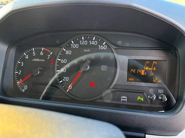 ダイナトラック １．２５トン平ボディーロング　Ｇパッケージ　３．１ｍロングデッキ　荷台床木板貼り　低床リアＷタイヤ　衝突軽減ブレーキ　車線逸脱警報　クリアランスソナー　ＥＴＣ　ＬＥＤヘッドライト　５ＭＴ　登録済未使用車（30枚目）