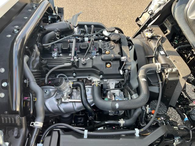 ダイナトラック １．２５トン平ボディーロング　Ｇパッケージ　３．１ｍロングデッキ　荷台床木板貼り　低床リアＷタイヤ　衝突軽減ブレーキ　車線逸脱警報　クリアランスソナー　ＥＴＣ　ＬＥＤヘッドライト　５ＭＴ　登録済未使用車（33枚目）