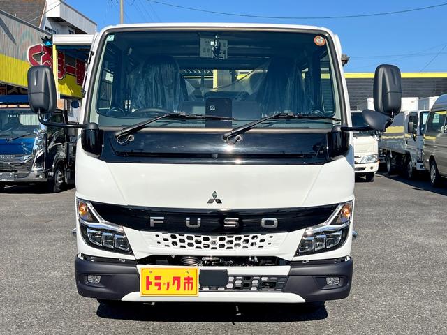 キャンター Ｗキャブ全低床　衝突軽減ブレーキ　車線逸脱警報　バックモニター　リアヒーター付き　ＬＥＤヘッドライト　イージーアクセスキー　登録済未使用　ＡＴ車（2枚目）