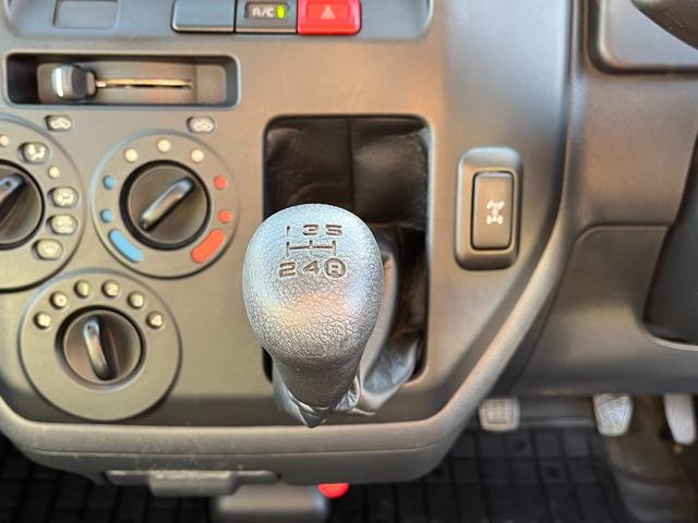 タウンエーストラック ＤＸ　Ｘエディション　４ＷＤ　衝突軽減ブレーキ　車線逸脱警報　オートハイビーム　アイドリングストップ　純正ナビＴＶ　ＥＴＣ　ドラレコ付き　キーレスキー　ＬＥＤヘッドライト　５ＭＴ（17枚目）