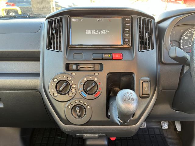 タウンエーストラック ＤＸ　Ｘエディション　４ＷＤ　衝突軽減ブレーキ　車線逸脱警報　オートハイビーム　アイドリングストップ　純正ナビＴＶ　ＥＴＣ　ドラレコ付き　キーレスキー　ＬＥＤヘッドライト　５ＭＴ（18枚目）