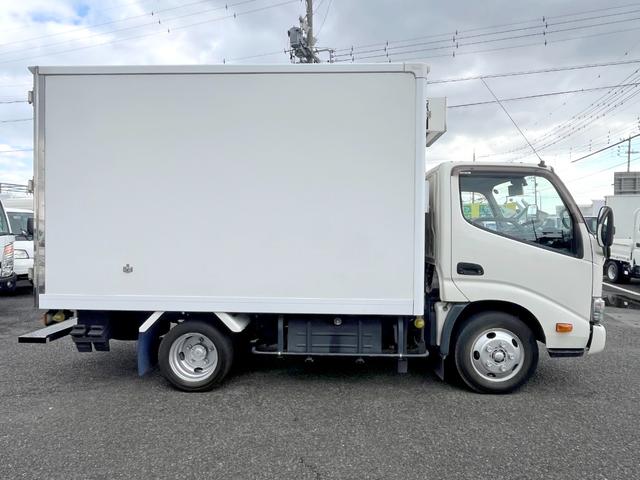 デュトロ -5度設定中温冷凍車 左サイドドア 衝突軽減ブレーキ 車線逸脱警報 坂道発進補助装置 バックモニター ETC スマートキー 5MT 積載2000KG(5枚目)