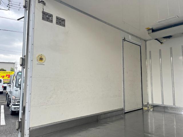 デュトロ -5度設定中温冷凍車 左サイドドア 衝突軽減ブレーキ 車線逸脱警報 坂道発進補助装置 バックモニター ETC スマートキー 5MT 積載2000KG(12枚目)