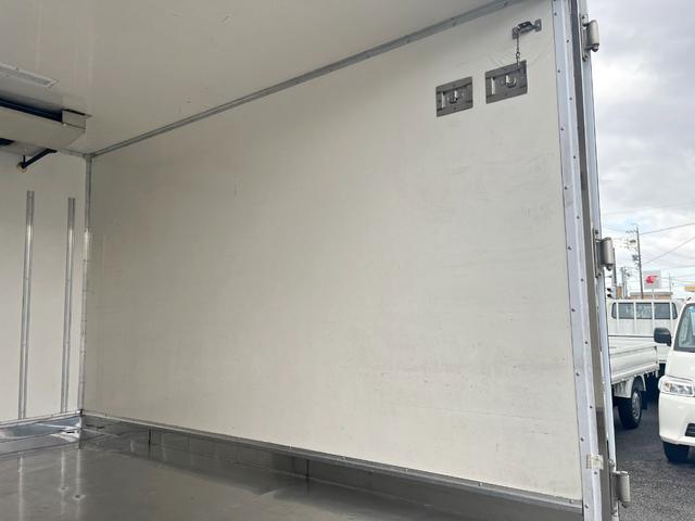 デュトロ -5度設定中温冷凍車 左サイドドア 衝突軽減ブレーキ 車線逸脱警報 坂道発進補助装置 バックモニター ETC スマートキー 5MT 積載2000KG(13枚目)