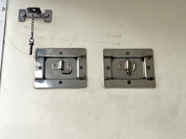 デュトロ -5度設定中温冷凍車 左サイドドア 衝突軽減ブレーキ 車線逸脱警報 坂道発進補助装置 バックモニター ETC スマートキー 5MT 積載2000KG(15枚目)