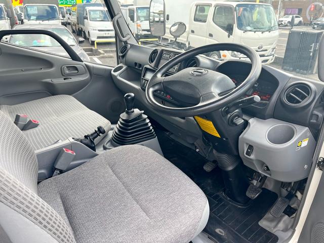 デュトロ -5度設定中温冷凍車 左サイドドア 衝突軽減ブレーキ 車線逸脱警報 坂道発進補助装置 バックモニター ETC スマートキー 5MT 積載2000KG(18枚目)