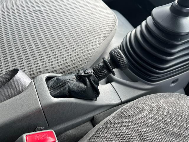 デュトロ -5度設定中温冷凍車 左サイドドア 衝突軽減ブレーキ 車線逸脱警報 坂道発進補助装置 バックモニター ETC スマートキー 5MT 積載2000KG(31枚目)