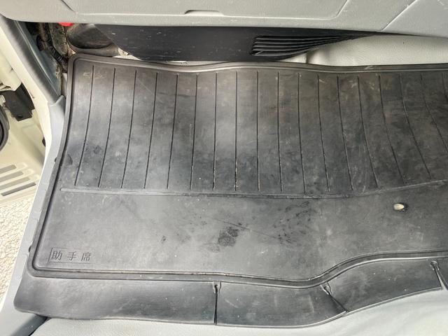 デュトロ -5度設定中温冷凍車 左サイドドア 衝突軽減ブレーキ 車線逸脱警報 坂道発進補助装置 バックモニター ETC スマートキー 5MT 積載2000KG(32枚目)