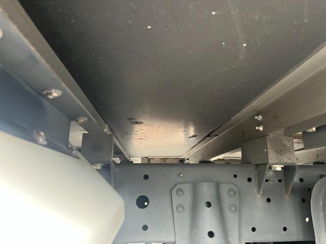 デュトロ -5度設定中温冷凍車 左サイドドア 衝突軽減ブレーキ 車線逸脱警報 坂道発進補助装置 バックモニター ETC スマートキー 5MT 積載2000KG(41枚目)