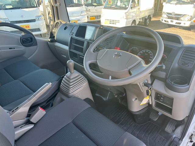 アトラストラック 1.5トン10尺平ボディー 荷台床鉄板貼り 低床リア小径タイヤ あおりロープ穴3対 ナビTV キーレス 5MT 普通免許で運転OK(12枚目)