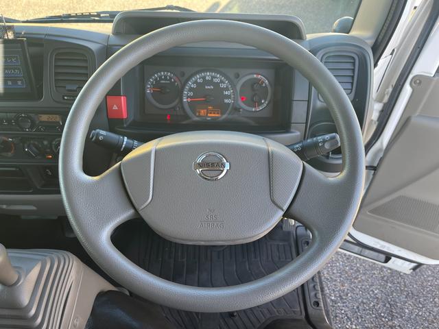 アトラストラック 1.5トン10尺平ボディー 荷台床鉄板貼り 低床リア小径タイヤ あおりロープ穴3対 ナビTV キーレス 5MT 普通免許で運転OK(16枚目)