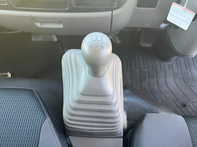 アトラストラック 1.5トン10尺平ボディー 荷台床鉄板貼り 低床リア小径タイヤ あおりロープ穴3対 ナビTV キーレス 5MT 普通免許で運転OK(17枚目)