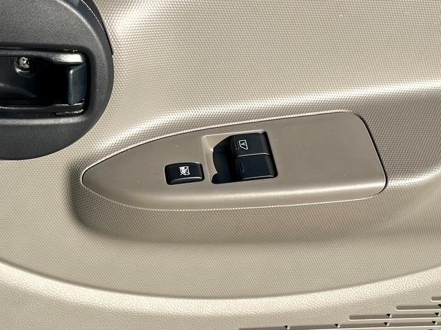 アトラストラック 1.5トン10尺平ボディー 荷台床鉄板貼り 低床リア小径タイヤ あおりロープ穴3対 ナビTV キーレス 5MT 普通免許で運転OK(24枚目)