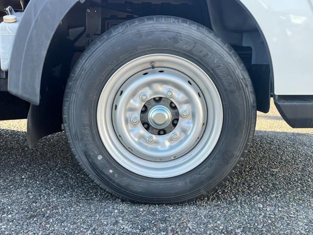 アトラストラック 1.5トン10尺平ボディー 荷台床鉄板貼り 低床リア小径タイヤ あおりロープ穴3対 ナビTV キーレス 5MT 普通免許で運転OK(34枚目)