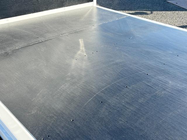 アトラストラック 1.55トンWキャブ 低床リアWタイヤ 衝突軽減ブレーキ 車線逸脱警報 坂道発進補助装置 ETC ドラレコ付き LEDヘッドライト 5MT(10枚目)