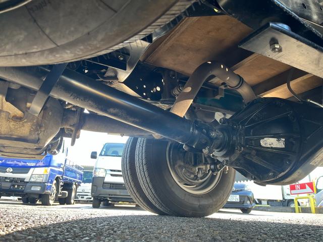 アトラストラック 1.55トンWキャブ 低床リアWタイヤ 衝突軽減ブレーキ 車線逸脱警報 坂道発進補助装置 ETC ドラレコ付き LEDヘッドライト 5MT(34枚目)