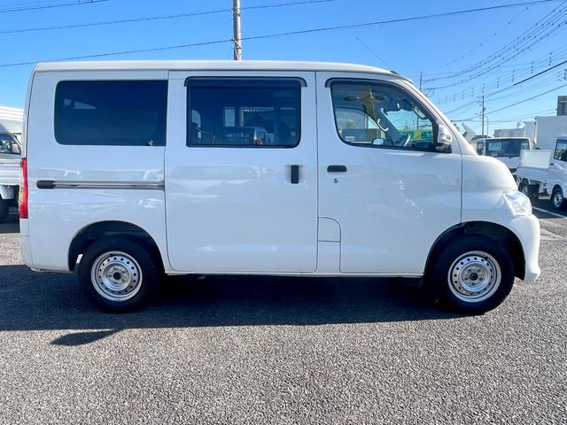 タウンエースバン ＧＬ　４ＷＤ　荷室収納棚付き　衝突軽減ブレーキ　車線逸脱警報　ナビ　バックモニター　ＥＴＣ　リアヒーター付き　ＬＥＤヘッドライト　キーレス　ＡＴ車（5枚目）