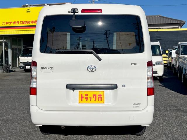 タウンエースバン ＧＬ　４ＷＤ　荷室収納棚付き　衝突軽減ブレーキ　車線逸脱警報　ナビ　バックモニター　ＥＴＣ　リアヒーター付き　ＬＥＤヘッドライト　キーレス　ＡＴ車（7枚目）