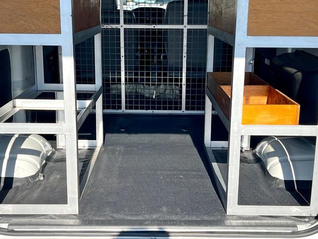 タウンエースバン ＧＬ　４ＷＤ　荷室収納棚付き　衝突軽減ブレーキ　車線逸脱警報　ナビ　バックモニター　ＥＴＣ　リアヒーター付き　ＬＥＤヘッドライト　キーレス　ＡＴ車（10枚目）