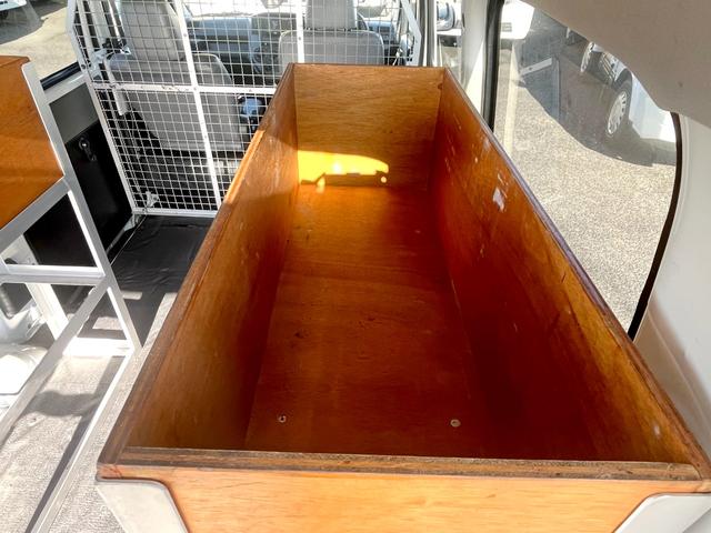 タウンエースバン ＧＬ　４ＷＤ　荷室収納棚付き　衝突軽減ブレーキ　車線逸脱警報　ナビ　バックモニター　ＥＴＣ　リアヒーター付き　ＬＥＤヘッドライト　キーレス　ＡＴ車（14枚目）