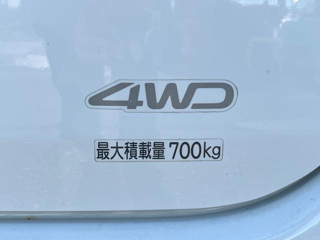 タウンエースバン ＧＬ　４ＷＤ　荷室収納棚付き　衝突軽減ブレーキ　車線逸脱警報　ナビ　バックモニター　ＥＴＣ　リアヒーター付き　ＬＥＤヘッドライト　キーレス　ＡＴ車（17枚目）