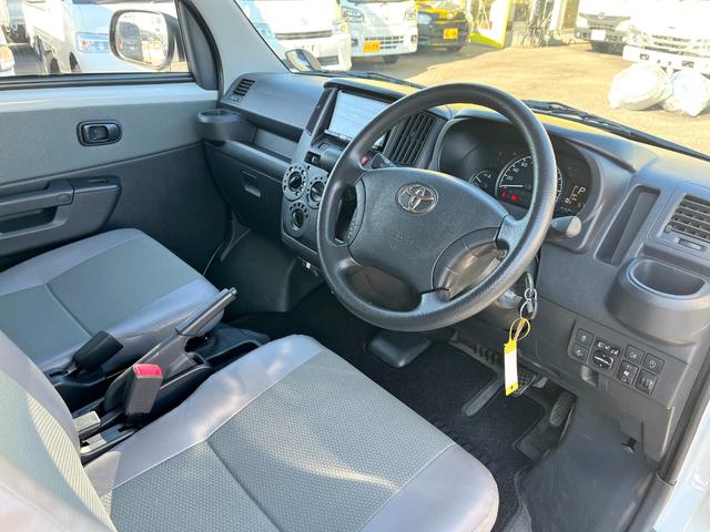 タウンエースバン ＧＬ　４ＷＤ　荷室収納棚付き　衝突軽減ブレーキ　車線逸脱警報　ナビ　バックモニター　ＥＴＣ　リアヒーター付き　ＬＥＤヘッドライト　キーレス　ＡＴ車（18枚目）