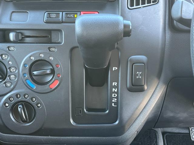 タウンエースバン ＧＬ　４ＷＤ　荷室収納棚付き　衝突軽減ブレーキ　車線逸脱警報　ナビ　バックモニター　ＥＴＣ　リアヒーター付き　ＬＥＤヘッドライト　キーレス　ＡＴ車（22枚目）