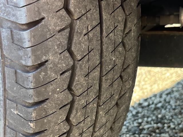 タウンエースバン ＧＬ　４ＷＤ　荷室収納棚付き　衝突軽減ブレーキ　車線逸脱警報　ナビ　バックモニター　ＥＴＣ　リアヒーター付き　ＬＥＤヘッドライト　キーレス　ＡＴ車（46枚目）