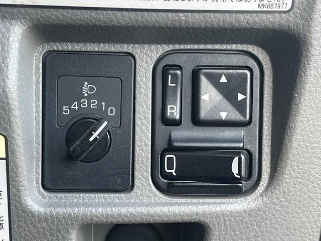 キャンター ２トン平簡易クレーン　ＵＮＩＣ４段クレーン　２．２２トン吊り　アウトリガー　過巻防止装置　衝突軽減ブレーキ　車線逸脱警報　ナビＴＶ　バックモニター　ＥＴＣ　キーレス　５ＭＴ（33枚目）