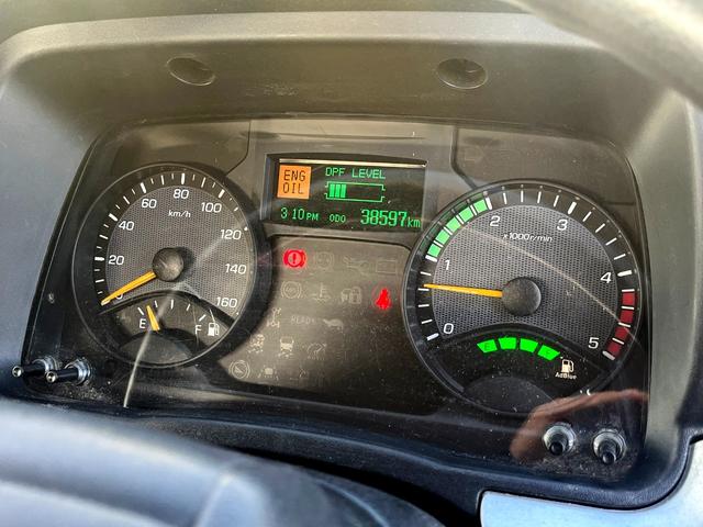 キャンター ２トン平簡易クレーン　ＵＮＩＣ４段クレーン　２．２２トン吊り　アウトリガー　過巻防止装置　衝突軽減ブレーキ　車線逸脱警報　ナビＴＶ　バックモニター　ＥＴＣ　キーレス　５ＭＴ（38枚目）