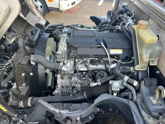 キャンター ２トン平簡易クレーン　ＵＮＩＣ４段クレーン　２．２２トン吊り　アウトリガー　過巻防止装置　衝突軽減ブレーキ　車線逸脱警報　ナビＴＶ　バックモニター　ＥＴＣ　キーレス　５ＭＴ（41枚目）