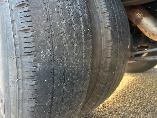 キャンター ２トン平簡易クレーン　ＵＮＩＣ４段クレーン　２．２２トン吊り　アウトリガー　過巻防止装置　衝突軽減ブレーキ　車線逸脱警報　ナビＴＶ　バックモニター　ＥＴＣ　キーレス　５ＭＴ（53枚目）