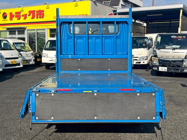 キャンター ２トン６人乗りＷキャブ　荷台床鉄板貼り　車線逸脱警報　リアヒーター付き　ＥＴＣ　ドラレコ　電動格納ミラー　５ＭＴ（8枚目）