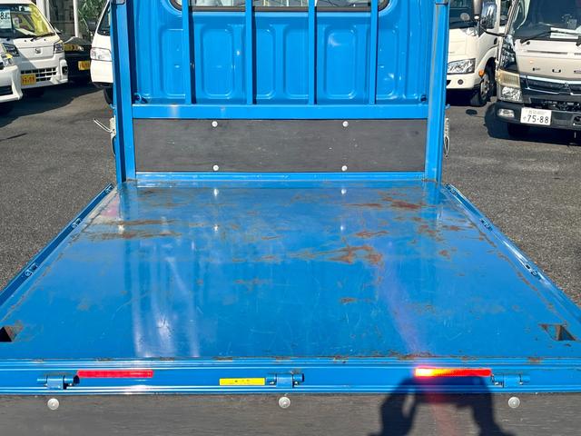 キャンター ２トン６人乗りＷキャブ　荷台床鉄板貼り　車線逸脱警報　リアヒーター付き　ＥＴＣ　ドラレコ　電動格納ミラー　５ＭＴ（9枚目）